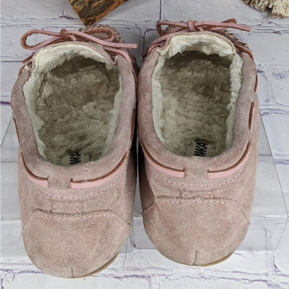 Minnetonka Rose Pink Suede Faux Fur Slipper - Picture 6 of 9